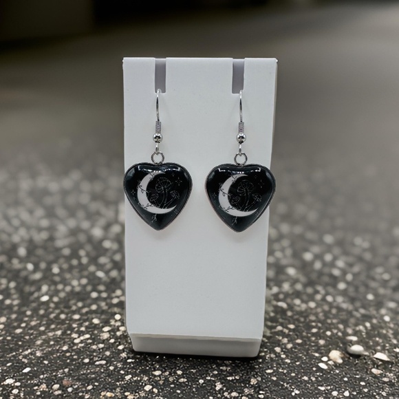 Chic Crescent Moon Earrings - Picture 1 of 4